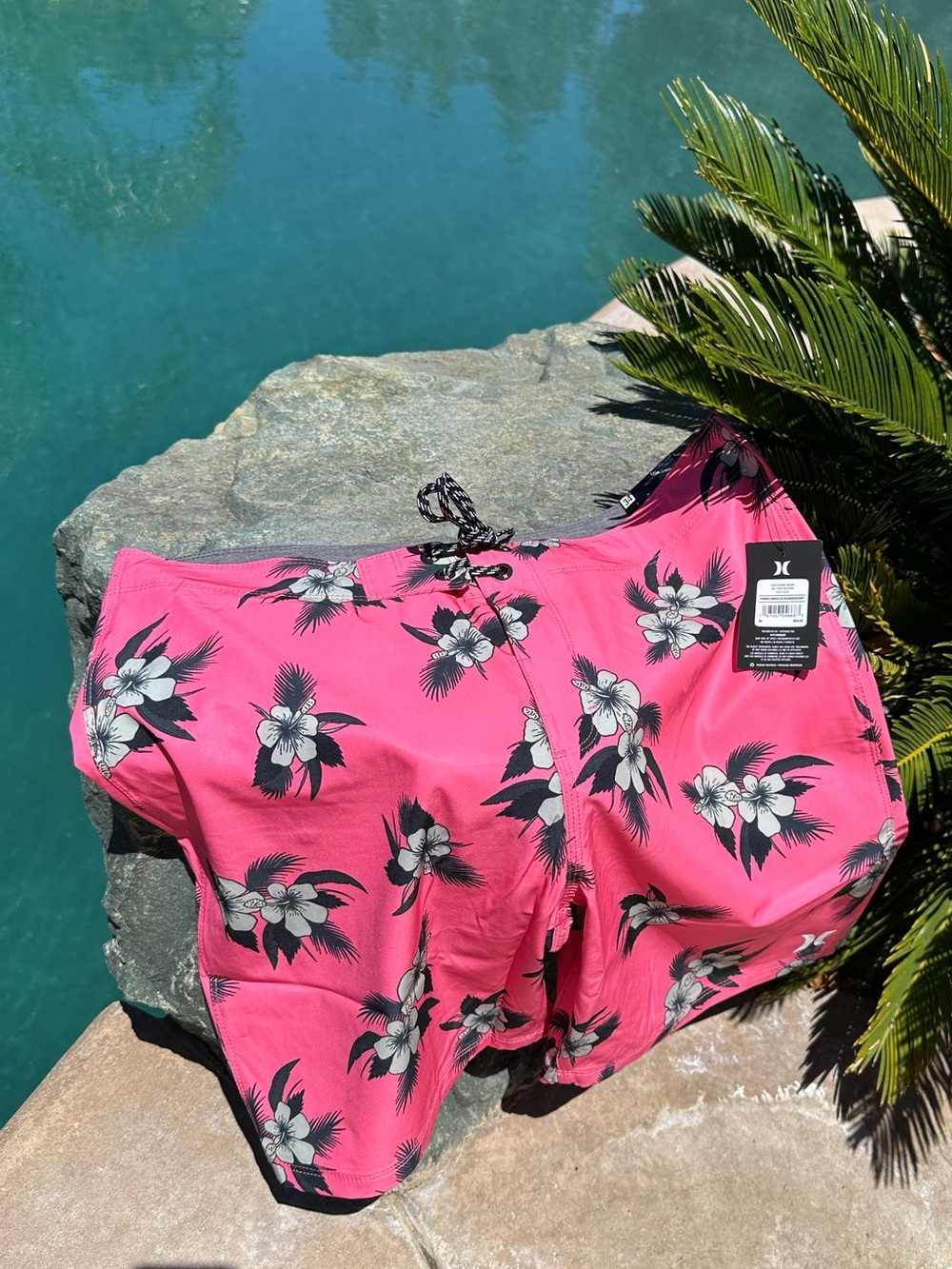 Hurley Pink Hibiscus Boardshorts size 34
